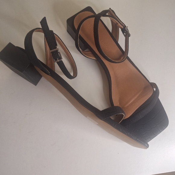 Gabrielle Union April Faux Leather Croc Embossed Ankle Sandals Size 10 - Picture 5 of 10